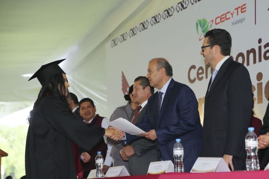 Alumnado del Cecyteh Plantel Tetepango Recibe Reconocimientos de Terminación de Estudios