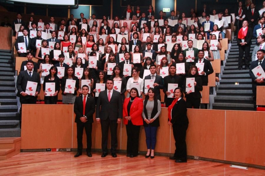 Concluyen Estudios 254 Egresadas y Egresados de la Prepa 4