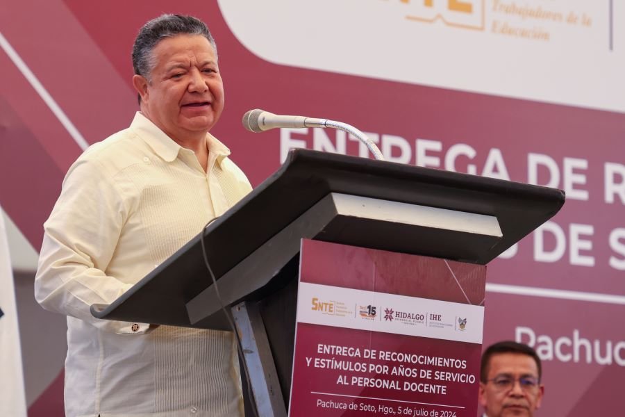 Reconocen Años de Entrega de Docentes Hidalguenses