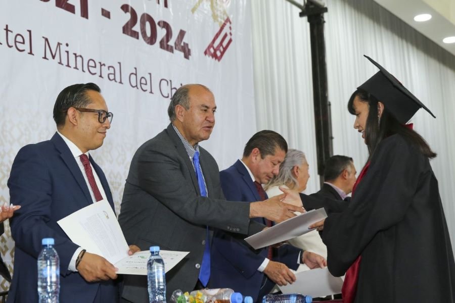 Titular de SEPH Entrega Diplomas a Egresados Del Cecyte Hidalgo