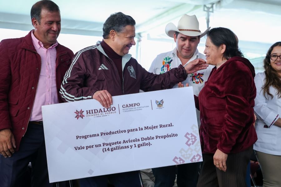 Trabajamos Para Emparejar el Piso: Julio Menchaca