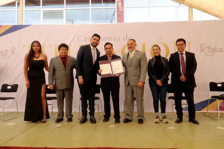 UPT Entrega Más de 100 Títulos Profesionales