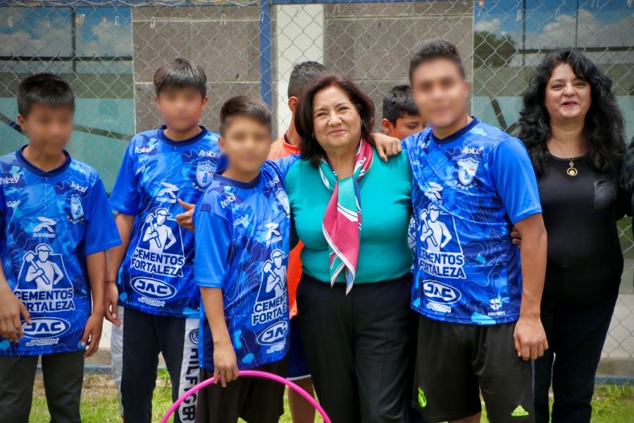 Edda Vite Acompaña a Niños de la CAS a Convivencia Con Actividades Deportivas y Aguinaldos