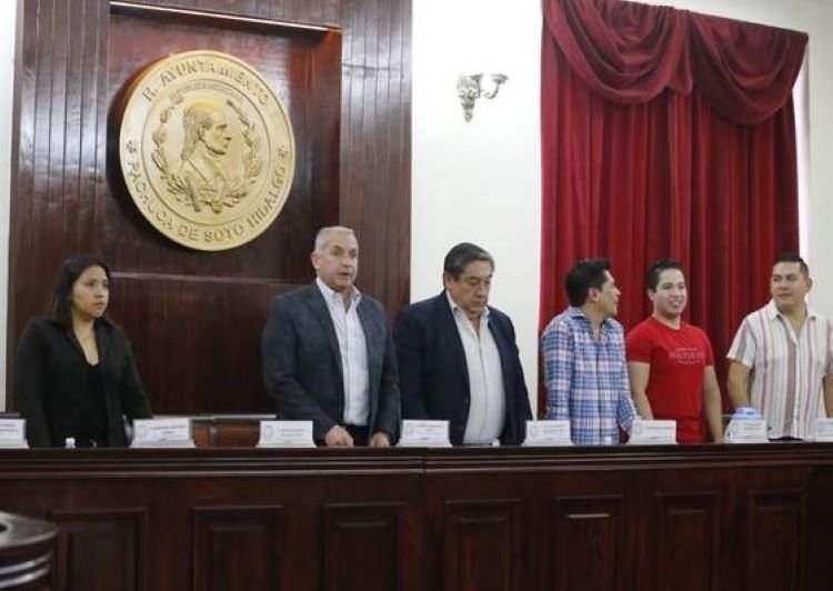 Aprueba el Cabildo de Pachuca el Cambio de Nombres de Propietarios de Licencias de Diferentes Giros