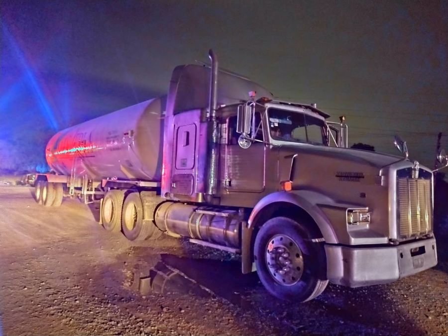 Asegura SSPH Pipa con Gas LP y Toma Clandestina