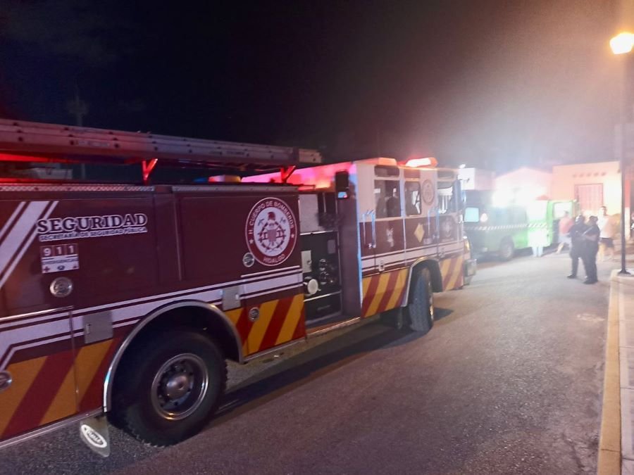 Bomberos de Hidalgo Brindan Auxilio Para Sofocar Incendio