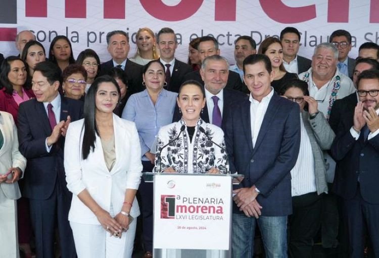 Claudia Sheinbaum Celebra Bancada Histórica de Morena Con 66 Senadores y Senadoras