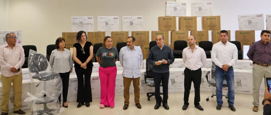 Compromiso Cumplido; Este Jueves Se Entregaron Más de 260 Sillas de Oficina Para Beneficio a Más de 30 Áreas de La Administración
