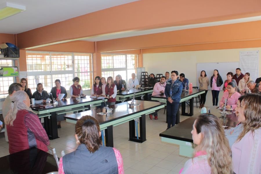 Sufrieron 	Intoxicación Alimentaria 5 Adolescentes del CECyTEH Plantel Mineral del Chico