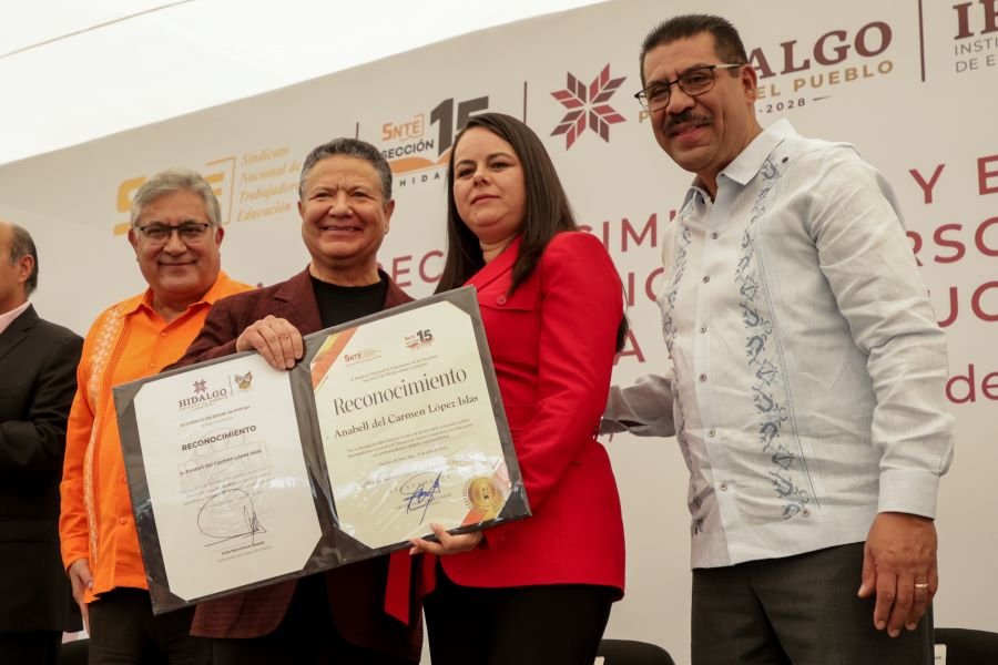 Reconoce Gobierno Estatal a Personal de Apoyo y Asistencia a la Educación Por Años de Servicio