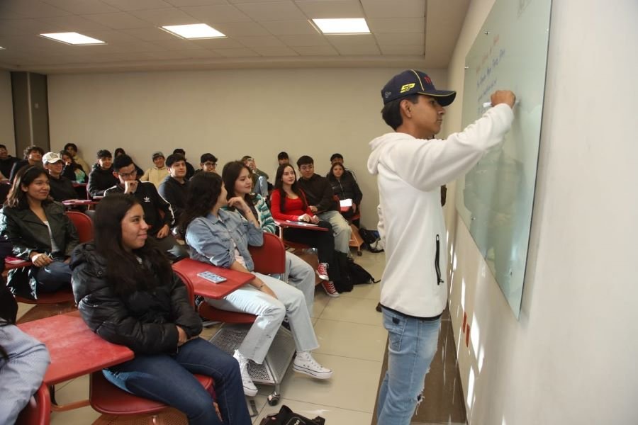 Regresa a clases alumnado Garza