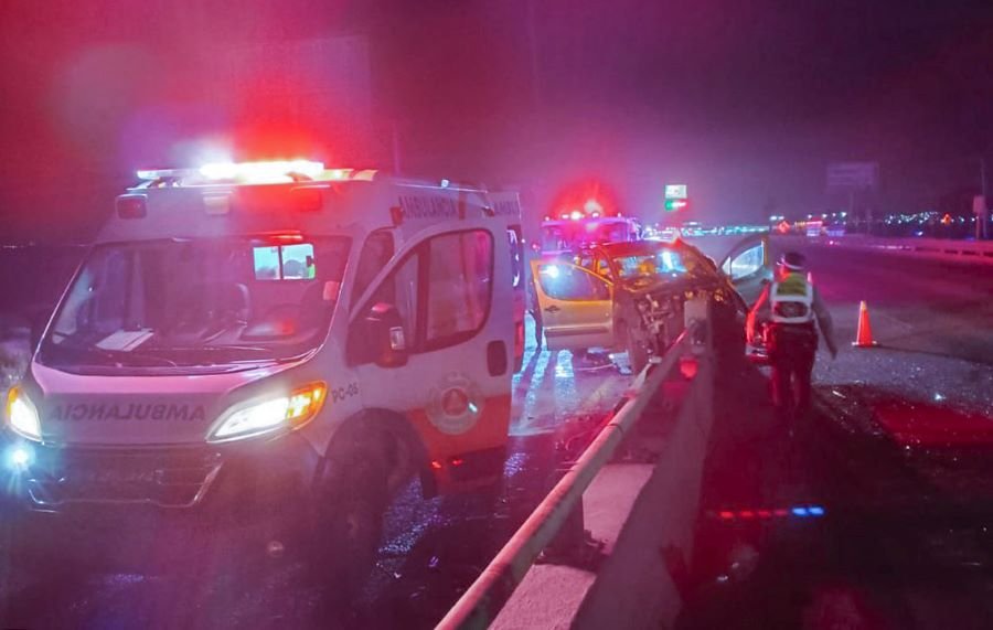 Tras Fuerte Accidente, Liberan a Personas Prensadas en Automóvil