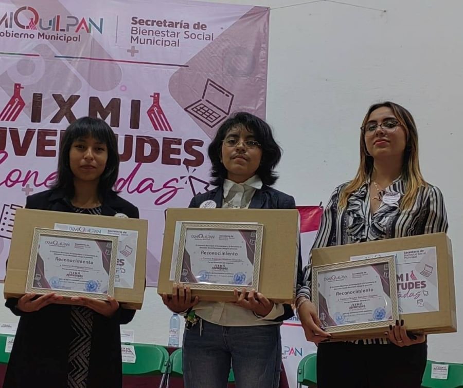 Alumnas Garza obtienen reconocimiento por su desempeño académico
