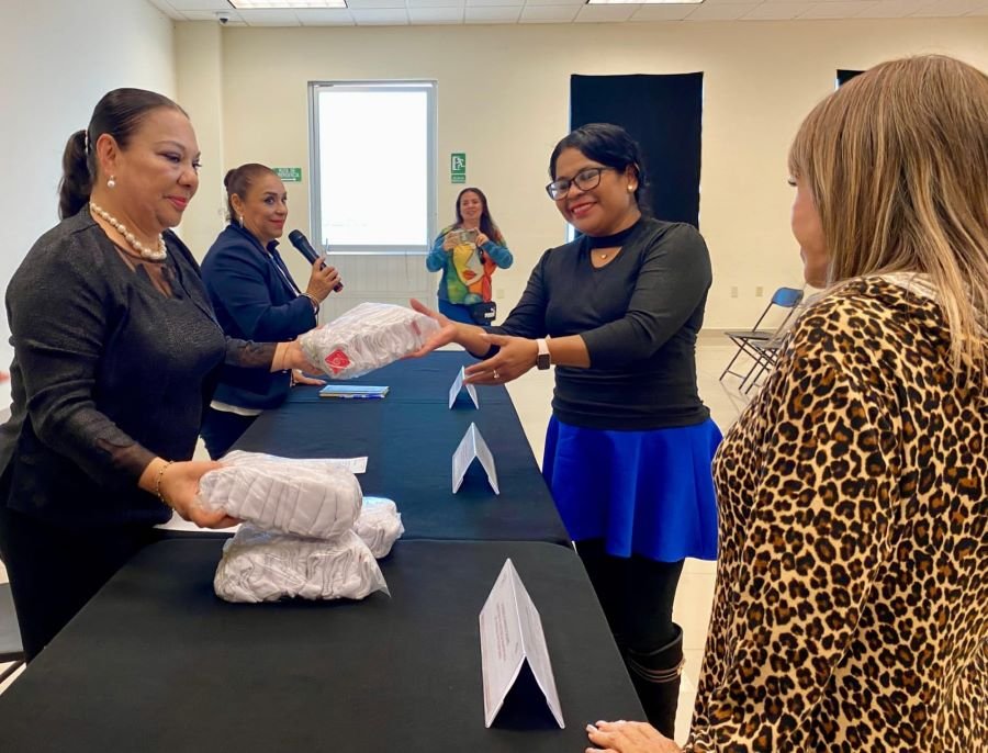 DIF Tulancingo Entrega Calcetas Escolares y Conforma Comités de Desayunos Fríos