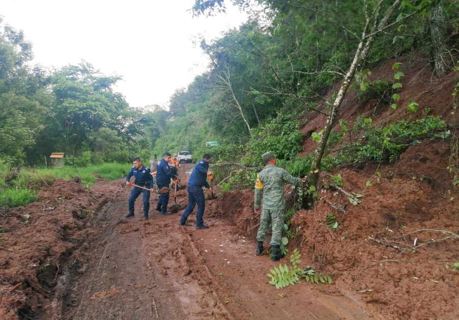 Deslaves Causados Por Las Intensas Lluvias Sobre La Carretera Federal México-Tampico