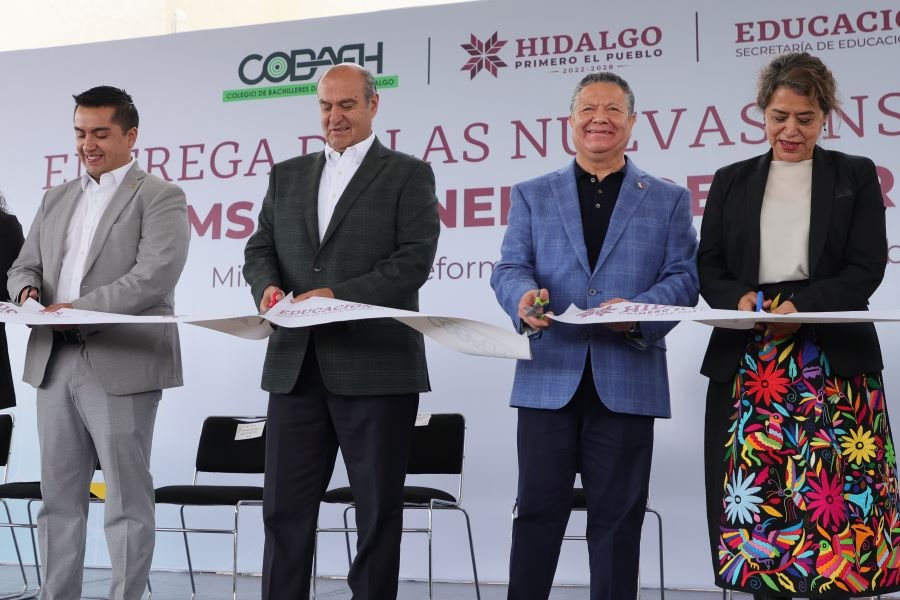 Entrega Menchaca Salazar instalaciones del CEMSaD y 302 basificaciones a docentes