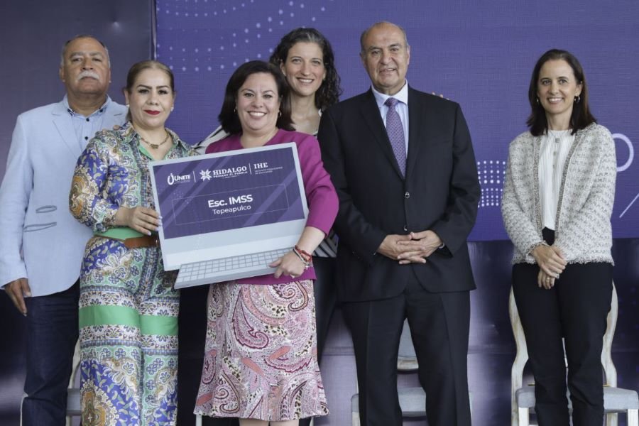 IHE y UNETE Entregan Herramientas Tecnológicas Para El Aprendizaje