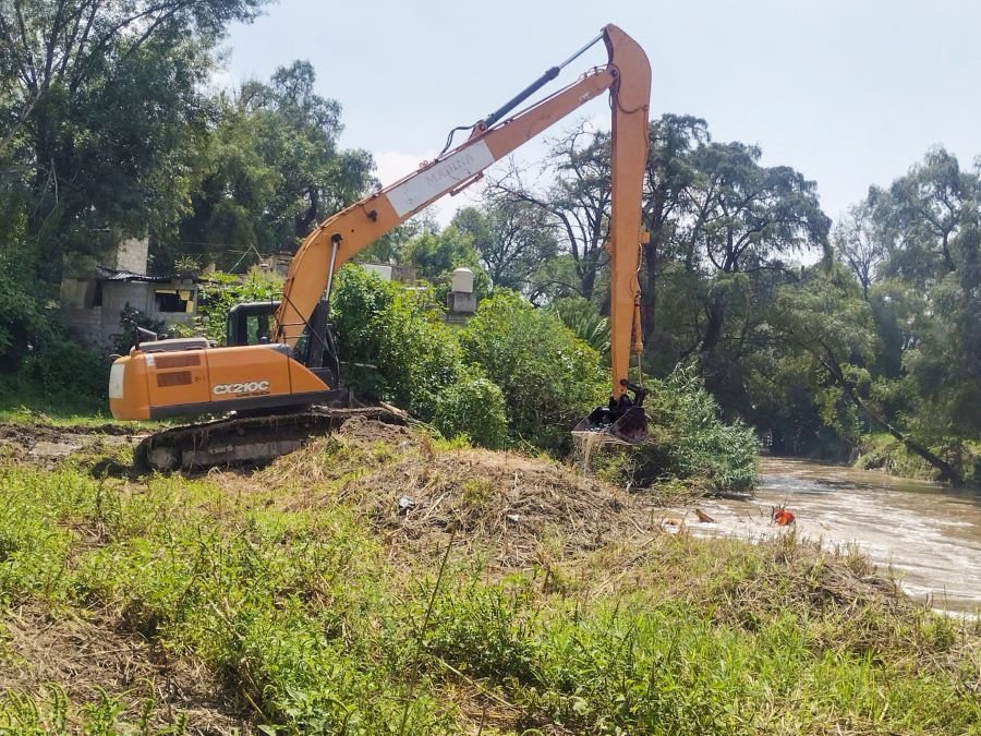 Llega Maquinaria Especializada de la Secretaría de Marina Para Desazolve del Río Tula