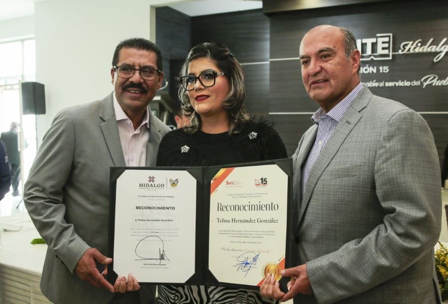 SEPH y SNTE Reconocen a Docentes Con Funciones Administrativas Con 25, 30 Y 40 Años de Servicio
