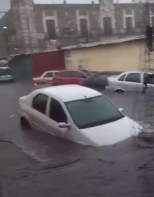 Torrencial Aguacero Genero Inundaciones en la Capital del Estado
