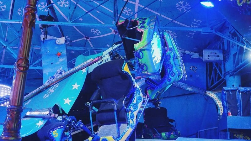 Accidente en la Feria San Francisco de Pachuca, Uno de Los Carros del Remolina Se Separó de Su Eje Salió Volando. Saldo, Tres Personas Lastimadas