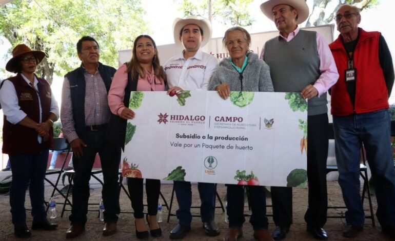 Entrega Titular de Saderh Diferentes Apoyos en Nopala de Villagrán