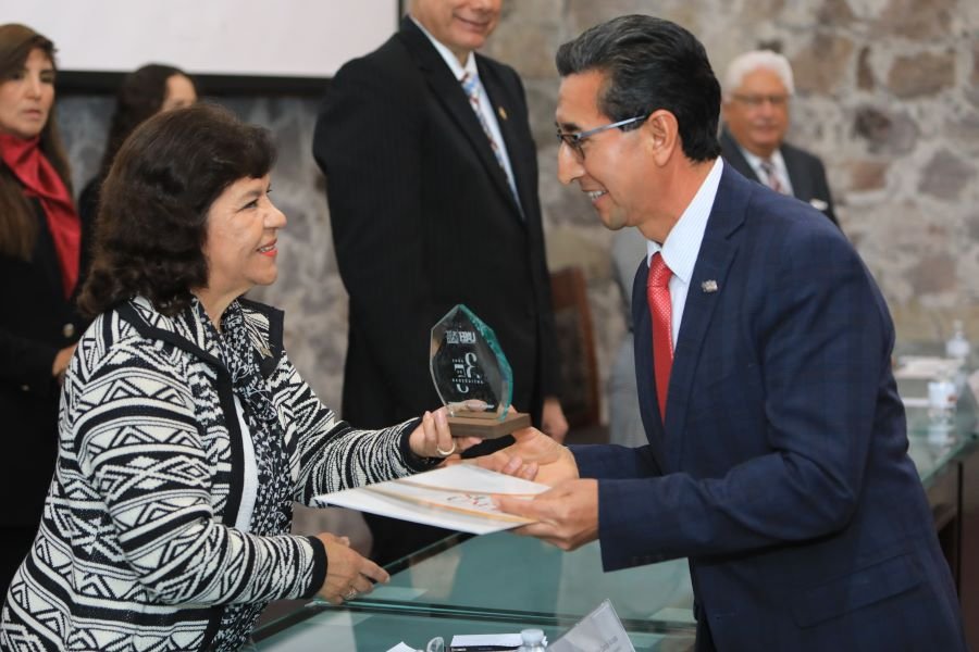 Honra UAEH Entregó Reconocimiento de Antigüedad a Personal Que Cumplió 15, 20, 25, 30, 35 y 40 Años