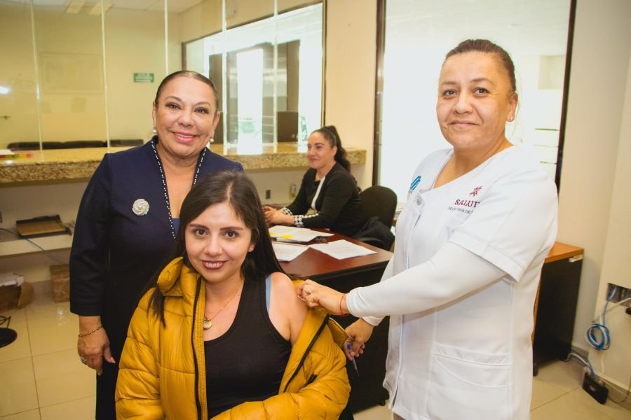 Instan a La Ciudadanía a Vacunarse Contra Covid-19 E Influenza