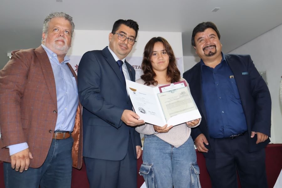 Sebiso Entrega  Actas de Doble Nacionalidad a Hijas e Hijos de Migrantes