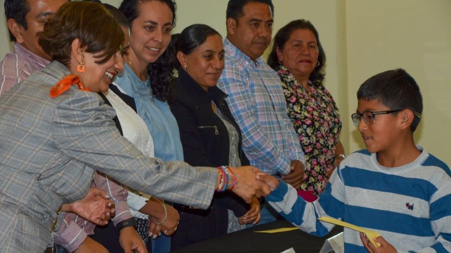 Entrega Regional de Becas Pilares en Tulancingo