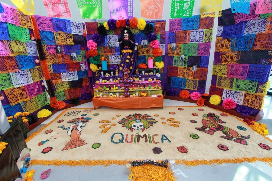 Comunidad Garza mantiene vivo el espíritu del Día de Muertos con alegría