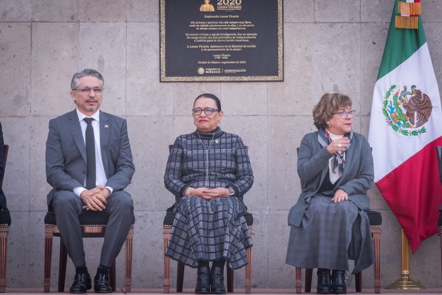 Abandera Segob a Escuelas de Educación Básica