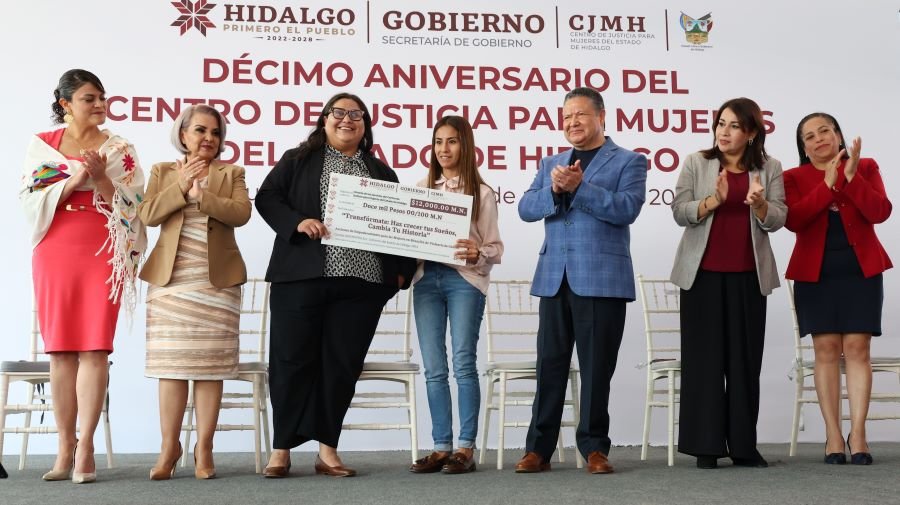 Julio Menchaca Entregó Apoyos Económicos Para Proyectos Productivos