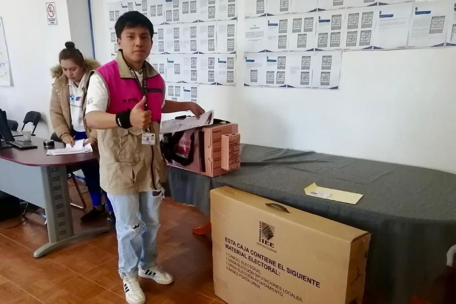 INE e IEEH entregan Material Electoral a Mesas Directivas de Casilla para la Jornada Electoral en Cuautepec