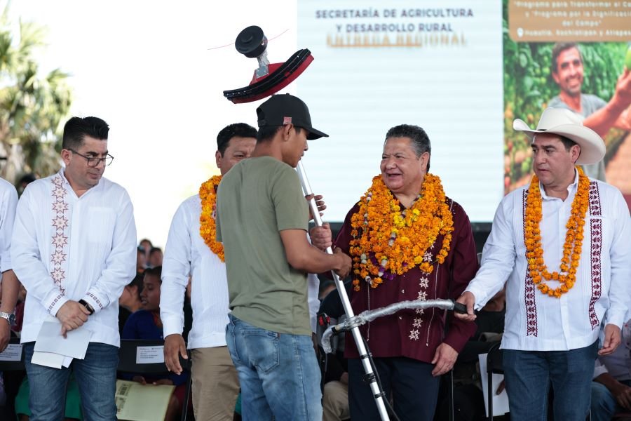 Julio Menchaca Trabaja Para Lograr Un Hidalgo Más Fuerte y Unido