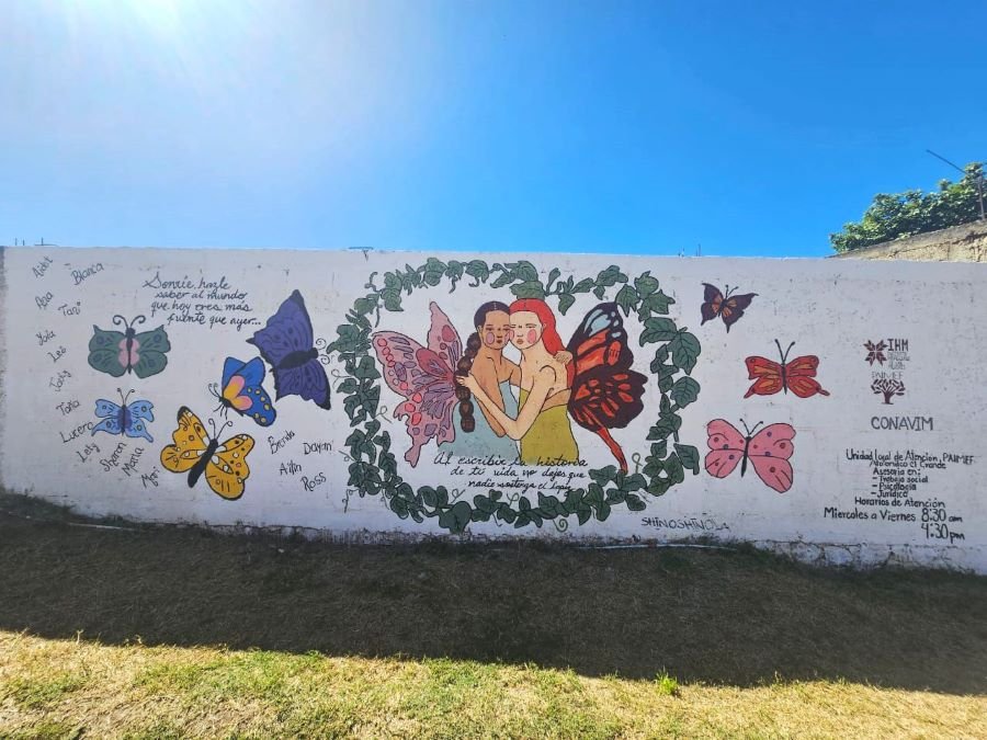 Mujeres Realizan Mural Dedicado a la Sororidad