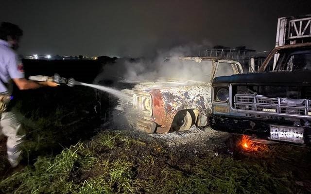 Se Incendian En Tlaxcoapan Camionetas Cargadas Con Huachicol