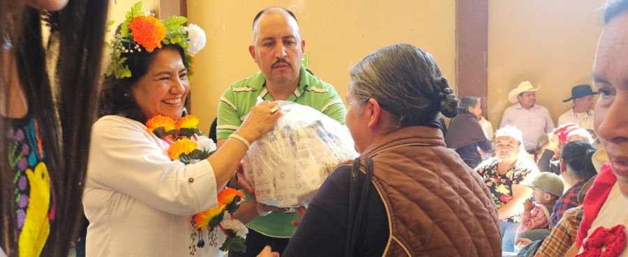 Sin Intermediarios, Edda Vite Entrega Apoyos a Comunidades Afectadas Por Lluvias en Tlahuiltepa