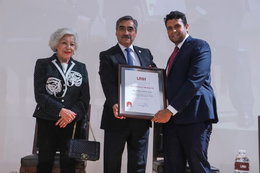 UAEH Otorga Presea “Ingeniero Adrián Pereda López” a 10 Egresados y Egresadas que Reconoce su Excelencia Académica