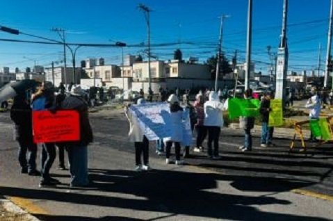 Vecinos del sur de Pachuca Bloquearon El Bulevar Santa Catarina