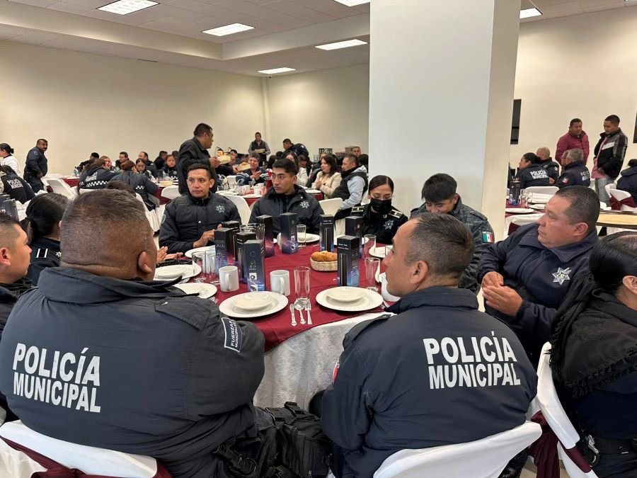 Alcaldesa Cazares Celebró Anticipadamente a Uniformados Por Dia del Policía