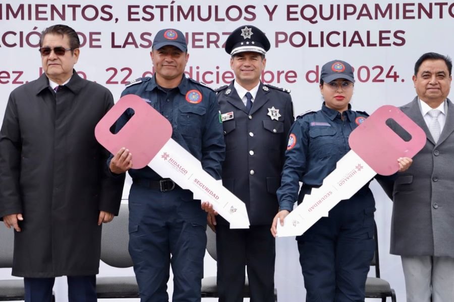 Con reconocimientos, equipamiento e histórico aumento salarial, celebra Gobierno de Hidalgo a las y los policías