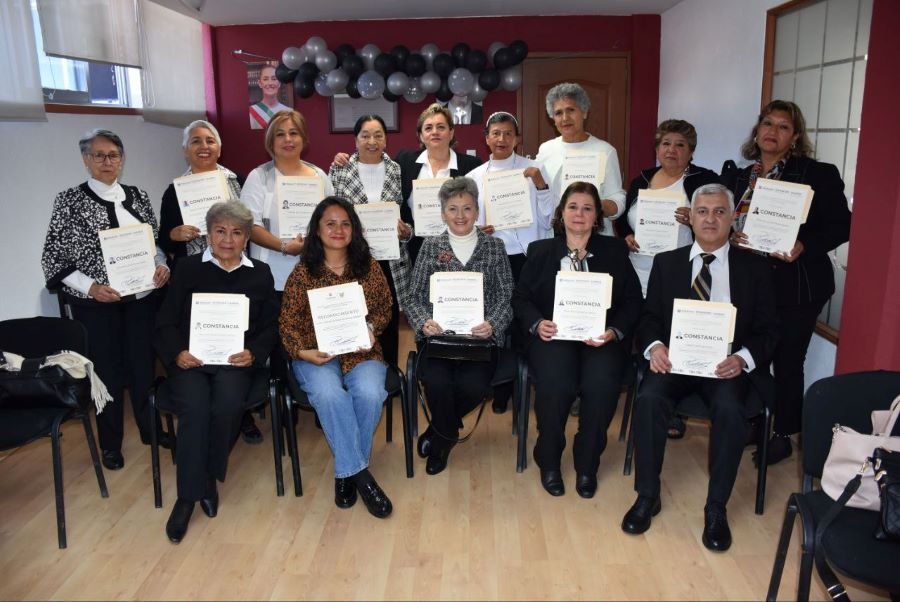 Concluye el taller para personas adultas mayores “Adaptándonos a los Cambios”