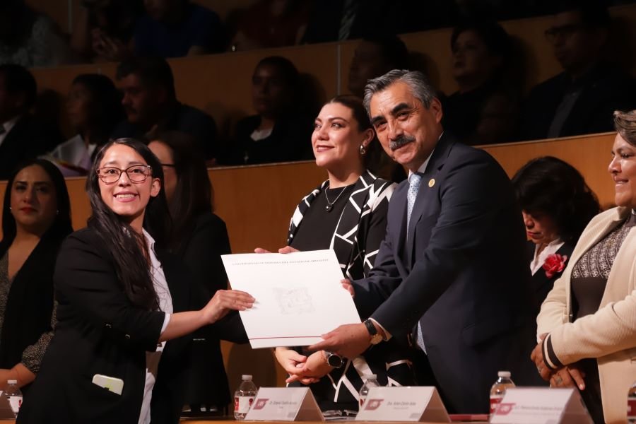 Entrega UAEH Título Profesional a 440 Estudiantes