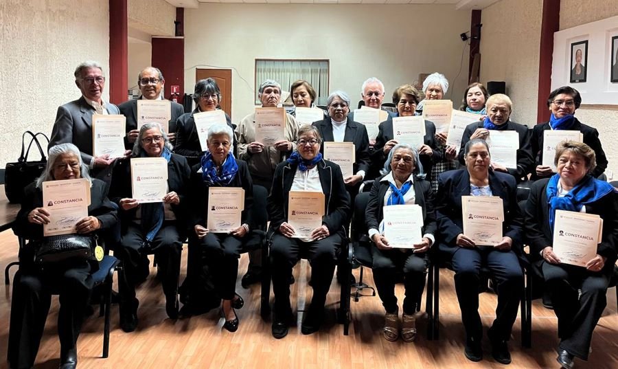 Se Graduó la Generación 43 del Curso Sobre Envejecimiento Exitoso