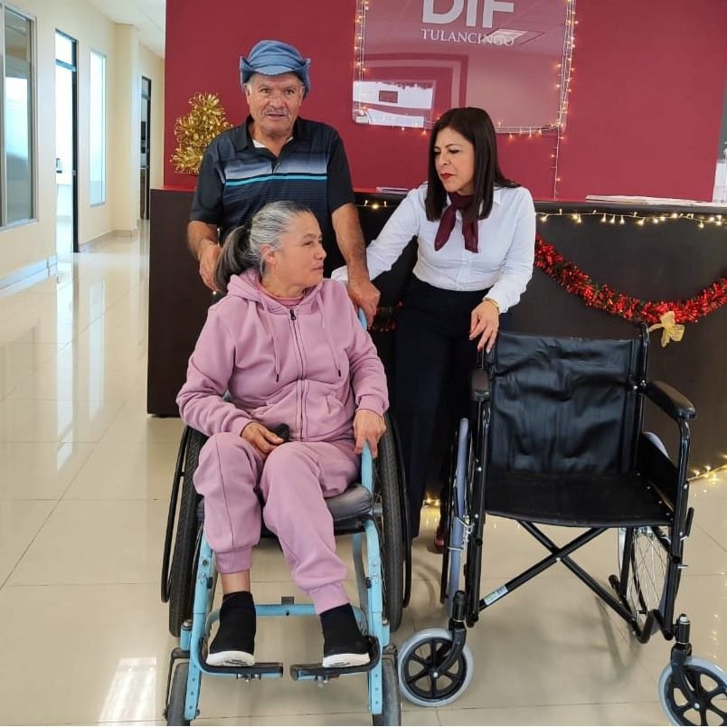 Sistema DIF Tulancingo Entrega de 7 Sillas de Ruedas