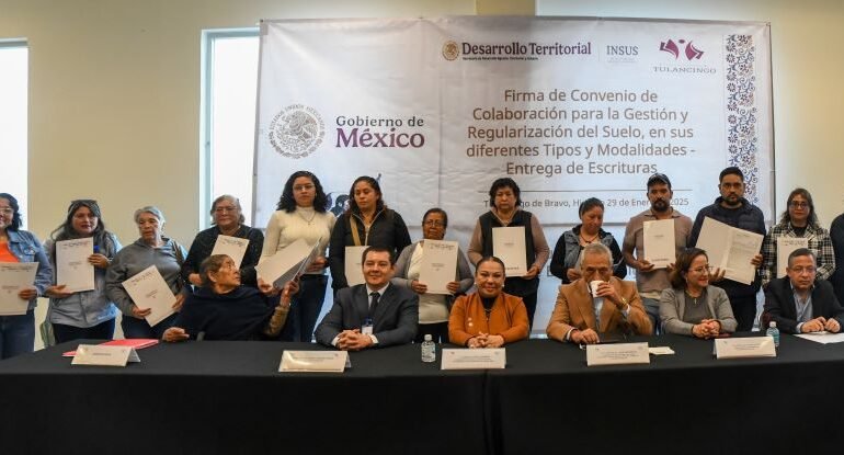 INSUS Hizo Entrega de 16 Escrituras a Vecinos de Zapotlán de Allende en Tulancingo