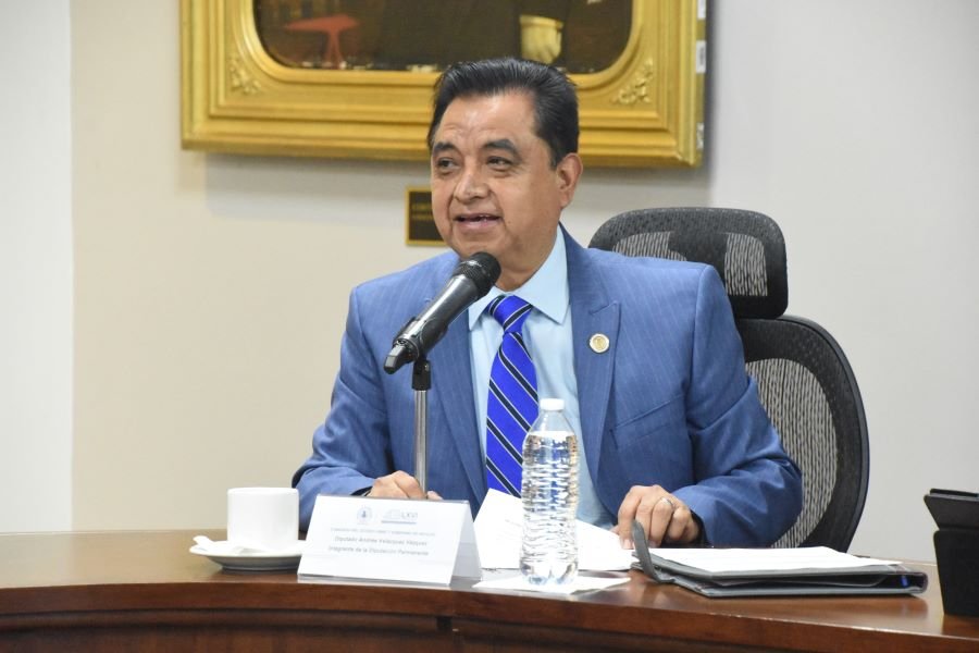 Andrés Velázquez Presenta Iniciativa Para Modificar Periodos de Sesiones Ordinarias