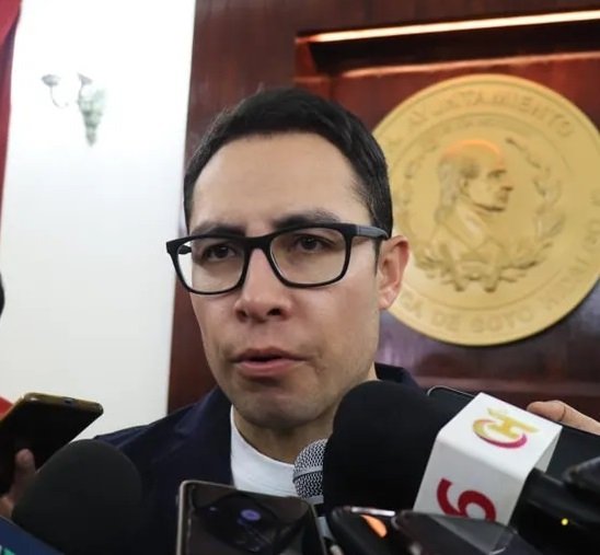 El Alcalde de Pachuca se Deslinda del Presunto Acoso Hacia Percy Espinosa