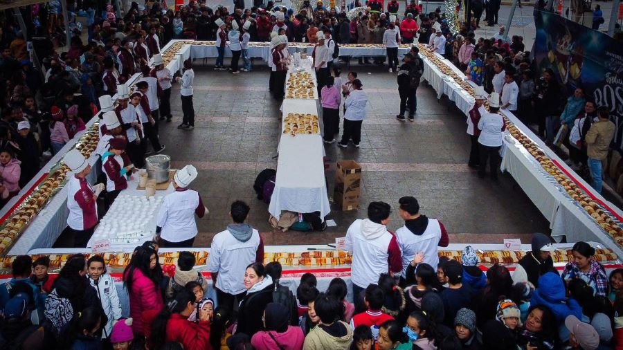 Presidenta Lorena García Partió Megarosca de Reyes en La Velaria